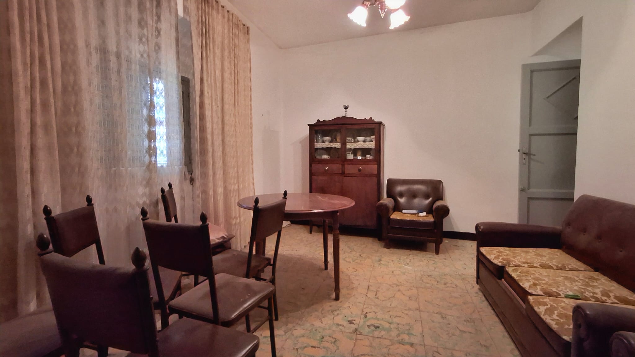 Casa unifamiliar, espaciosa con muchas posibilidades