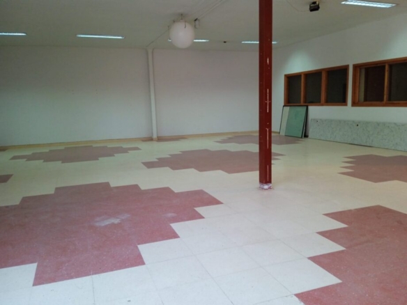 Local en venta de tres plantas y sótano