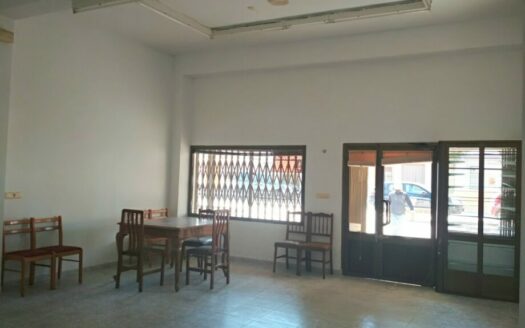 Local comercial con escaparate en Plaza San José